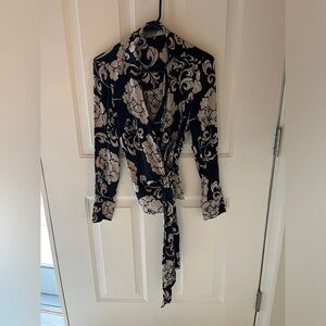 ann taylor black and cream Wrap Blouse new- long sleeve size 6